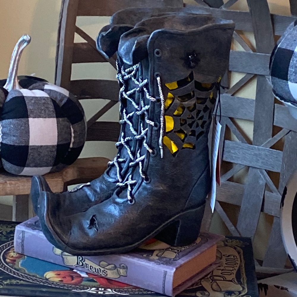 NEW! LIGHTED Halloween Vintage Inspired Ceramic Gothic Salem Witch Boots - Picture 2 of 15